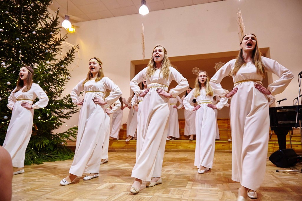 Ar Gaismu un Mīlestību!