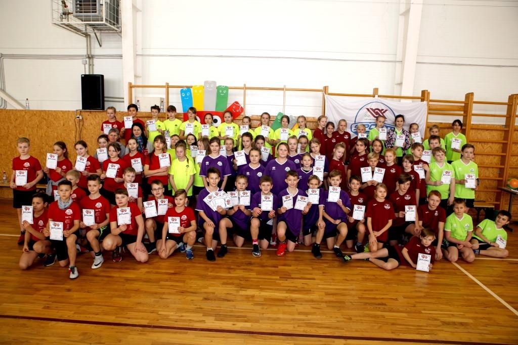 Projekta “Sporto visa klase” ietvaros Rēzeknes valsts poļu ģimnāzijā notika Latgales 1.grupas stafešu sacensības.