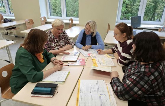 Latviešu valodas un literatūras skolotāju sanāksmes septembra mēnesī